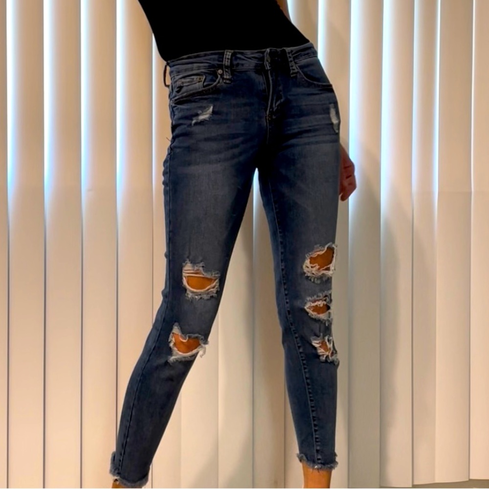 KanCan distressed skinny jeans